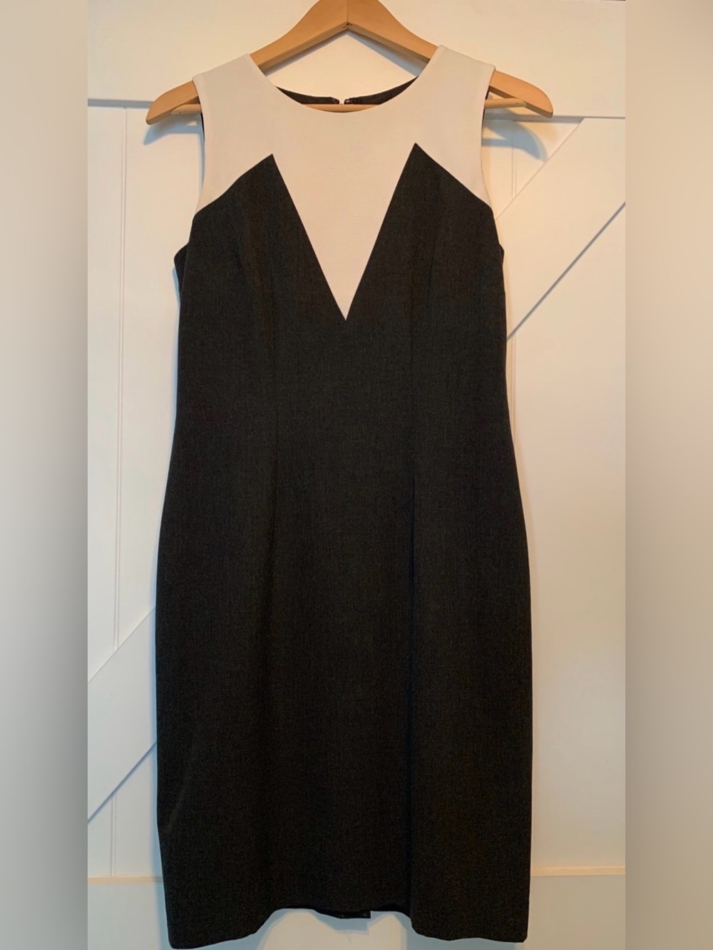 Ann Taylor Size 4 sleeveless charcoal grey and white pencil dress